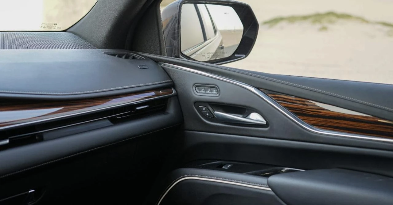 Cadillac Cadillac Escalade V Series 2023 - 7 Seater Car thumbnail NaN